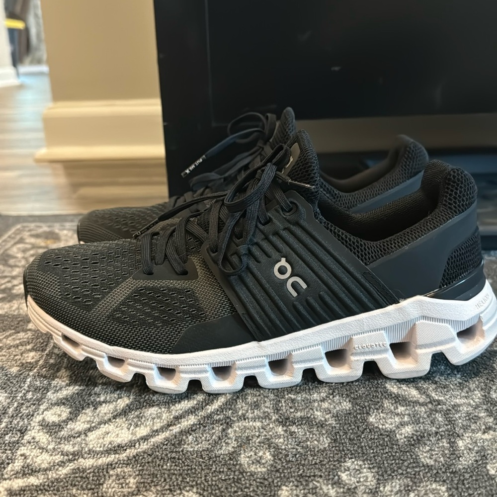 Black & White OnCloud Cloud Swift Size 8